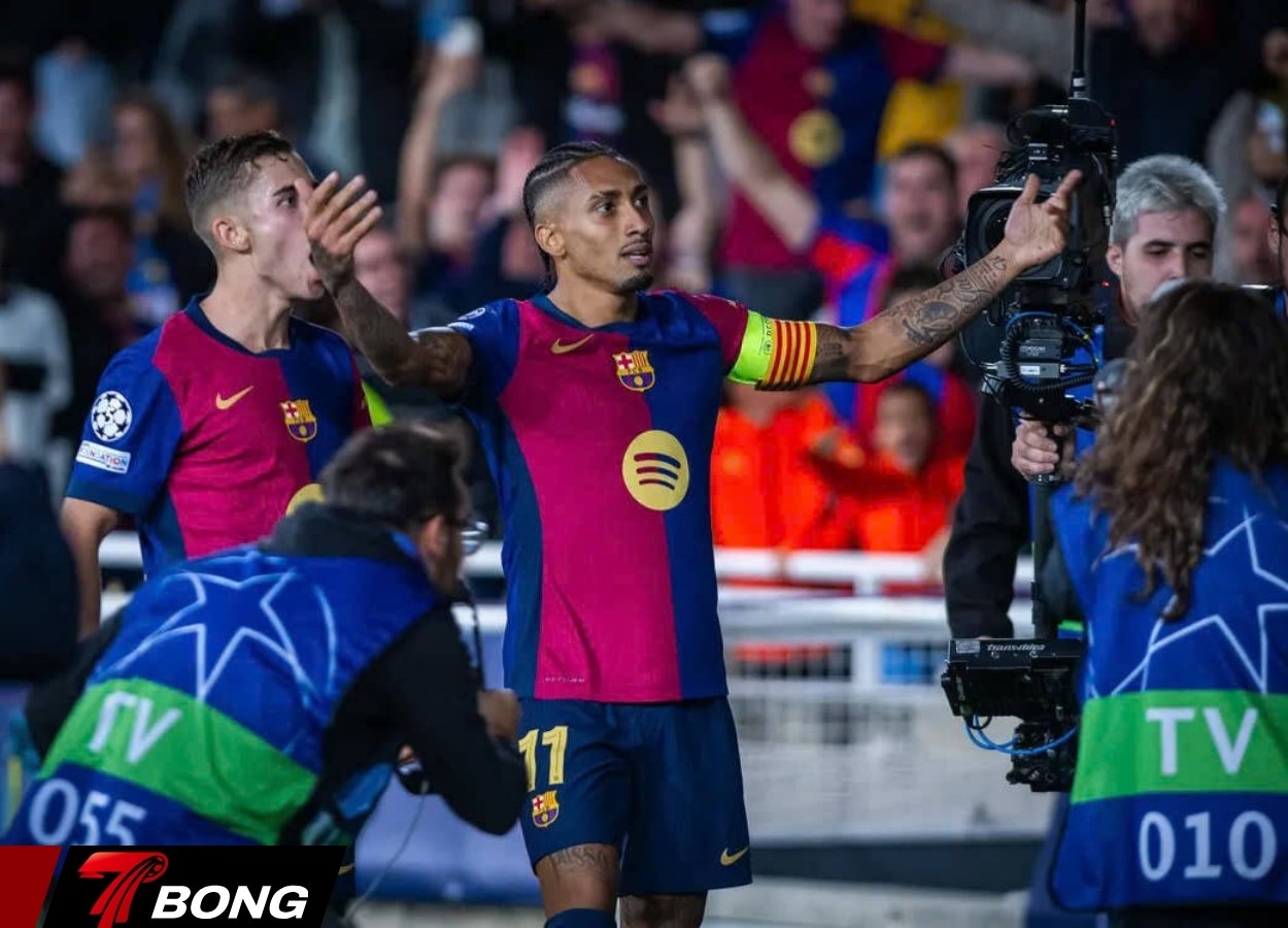 Cách Hansi Flick biến Raphinha thành một số 10 lai đầy biến ảo